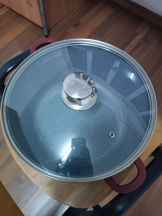 Castron nou, aproximativ 6L, pentru plite non-inducție