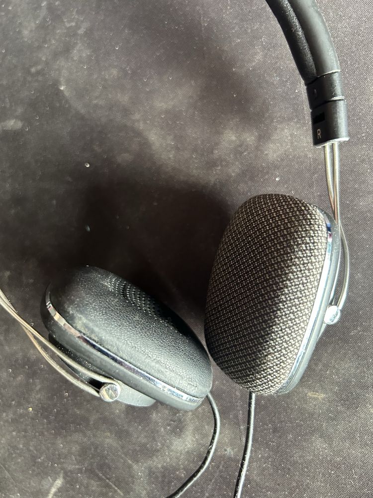 Casti bowers & wilkins si AKG