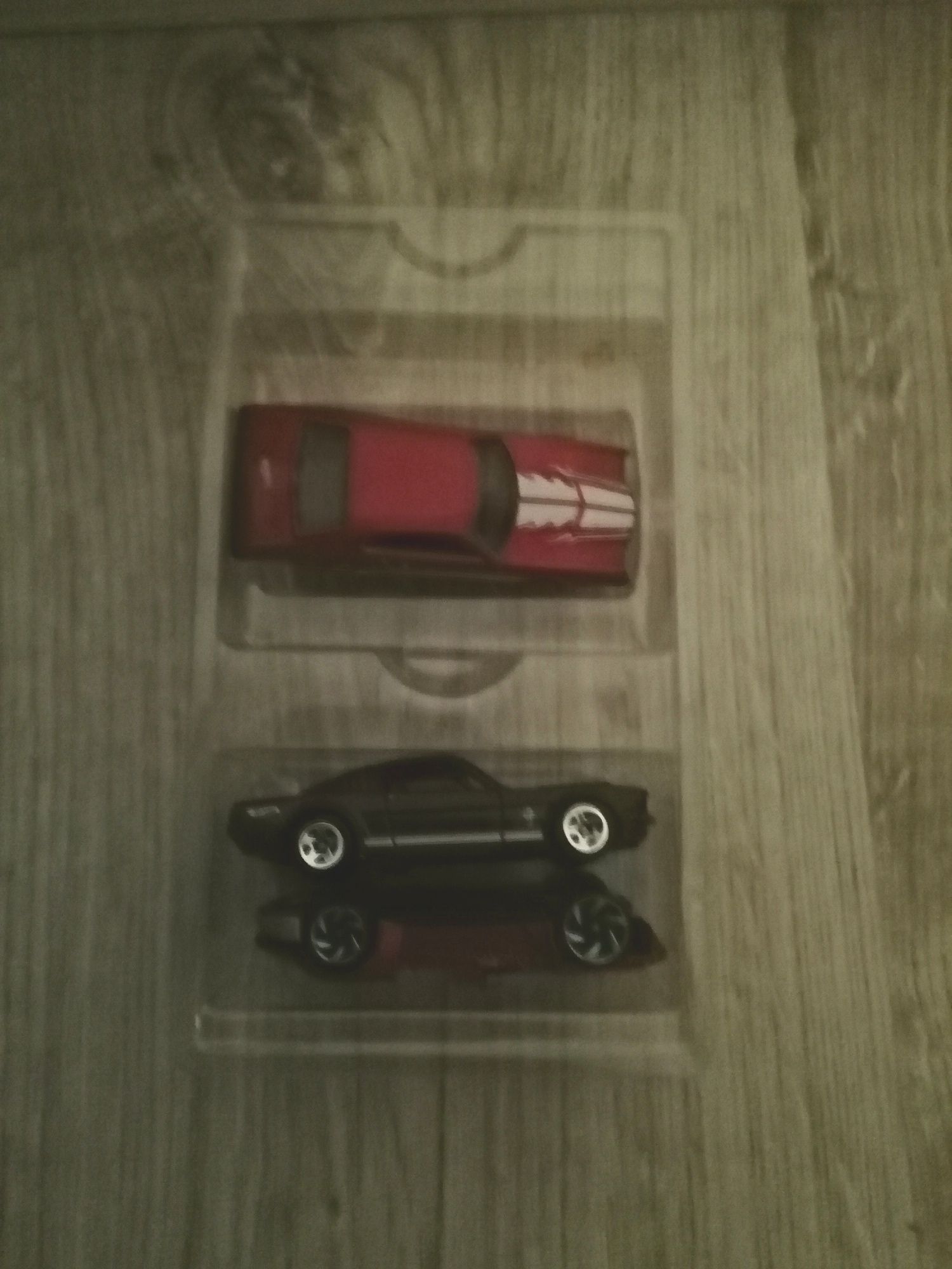 Hot wheels mistery box red