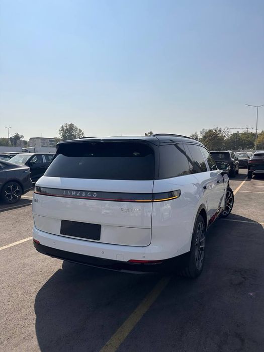 Lynk&Co 900 гибрид