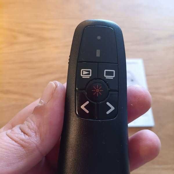 НОВ! Презентатор с USB-C, USB-A приемник, червен лазер