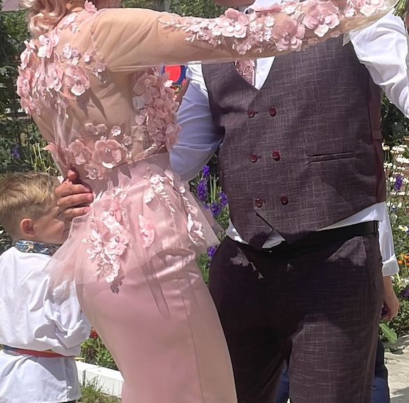 Rochie eleganta cu aplicatii 3D