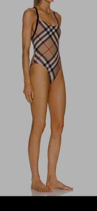 Costum de baie Chanel, Christian Dior, Valentino,Prada, Burberry