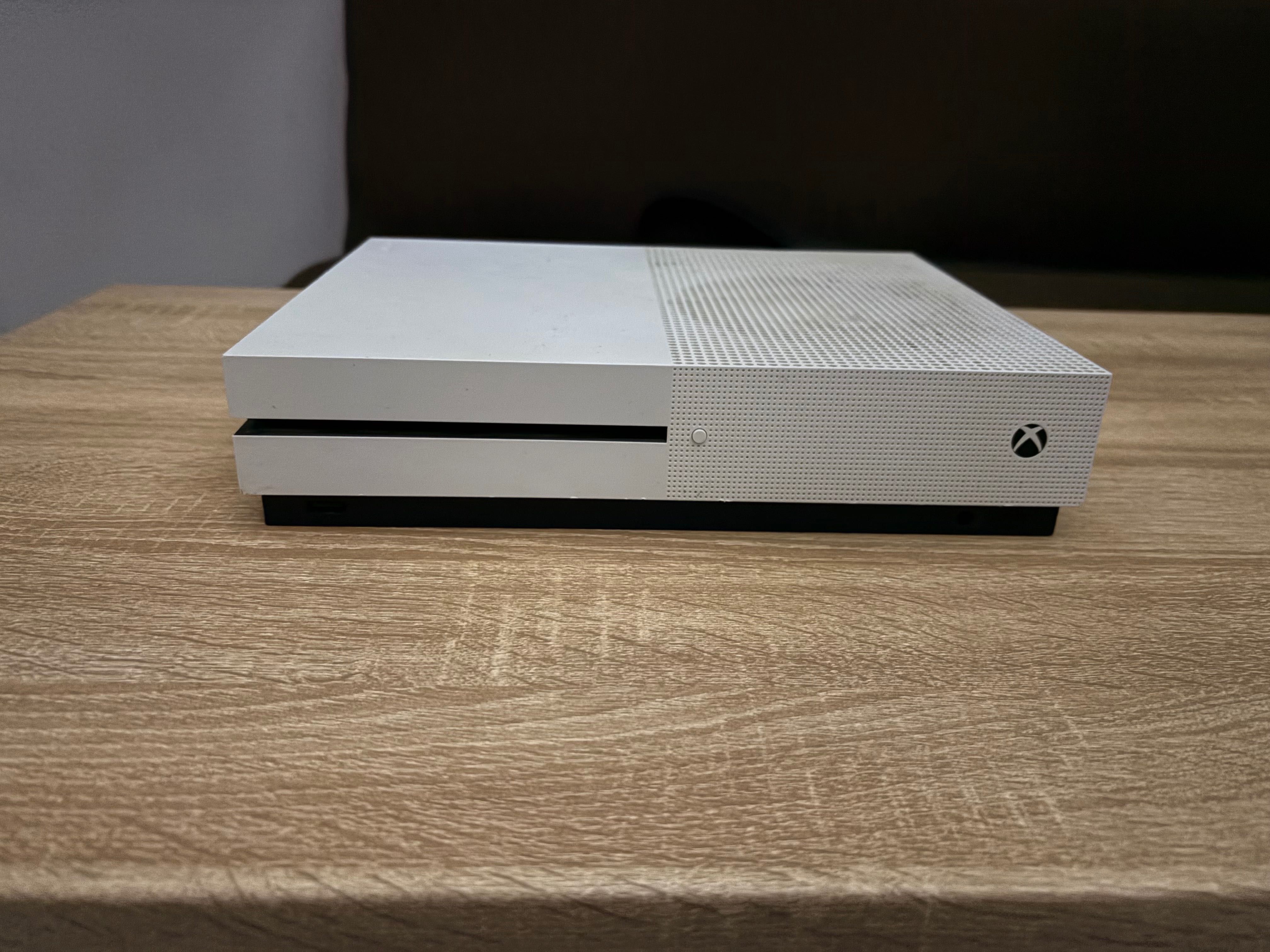 Xbox one s 1 tb .