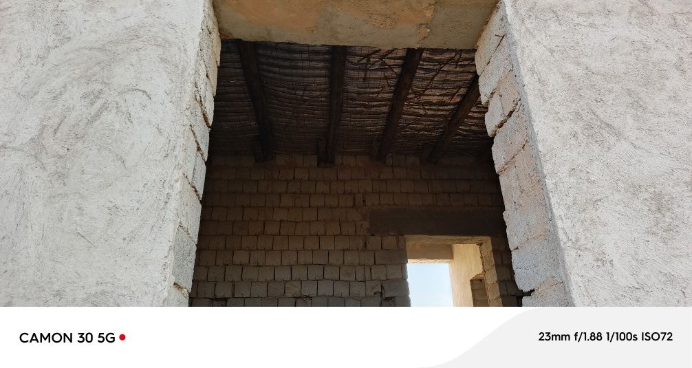 Уй сотилади ховуз  ошхона тандир айвон 3 хона 1 айвон хамма жой блокда