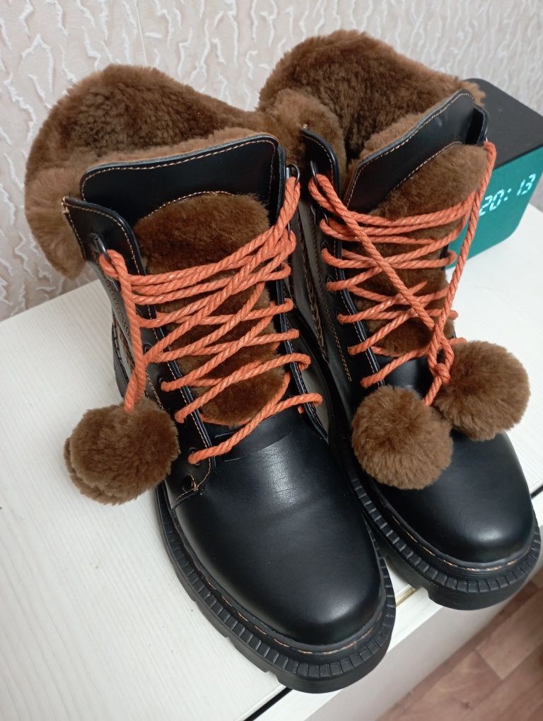 Продам женские ботинки ,сшиты на заказ.