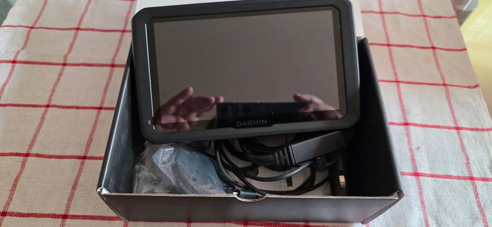 Навигация за камион Garmin Dezl 770 пълен комплект карти зацяла Европа