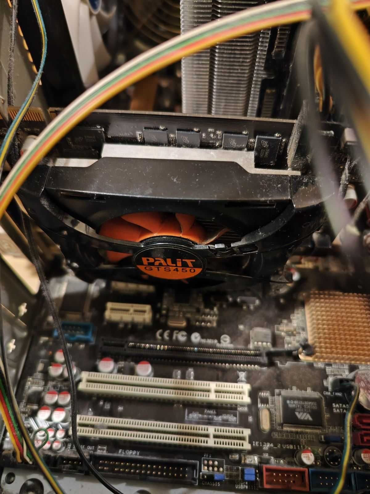 Компютър с монитор intel quad core Q9550 2,80 ghz