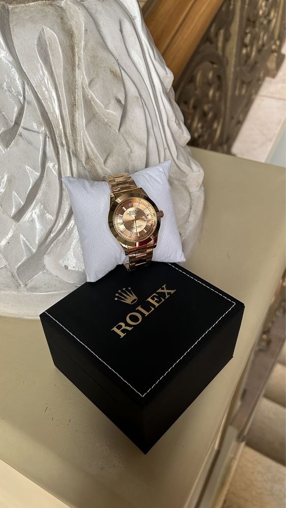 Часы Rolex золотистый