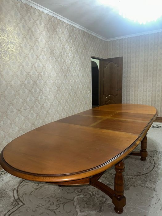 Продается деревянный стол антиквариат!
