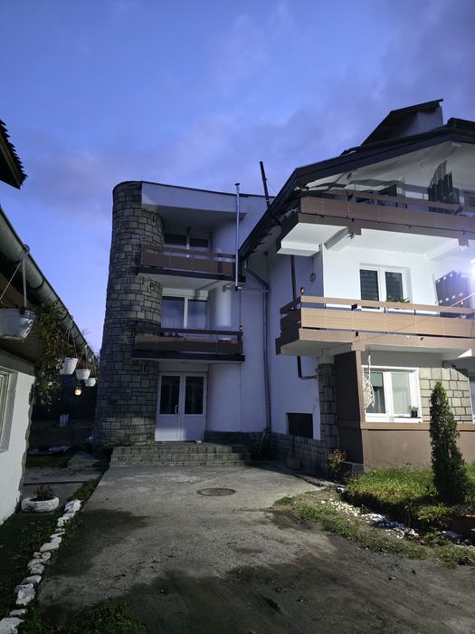 Garsonieră la ieșire din Sinaia spre Bușteni