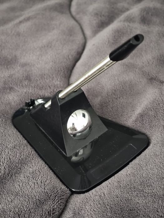 Държач за кабел на мишка