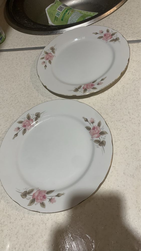 Две больших тарелки