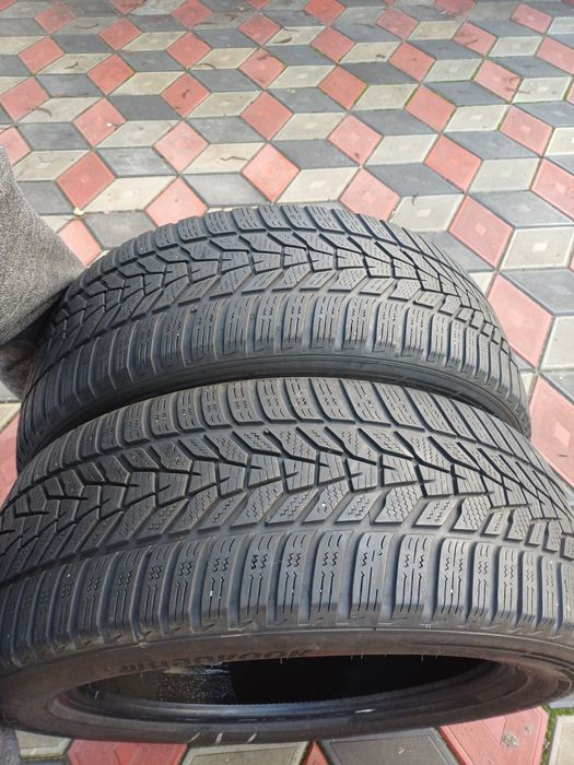 Vand 2 anvelope de iarna 225 55 r18 HANKOOK foarte bune