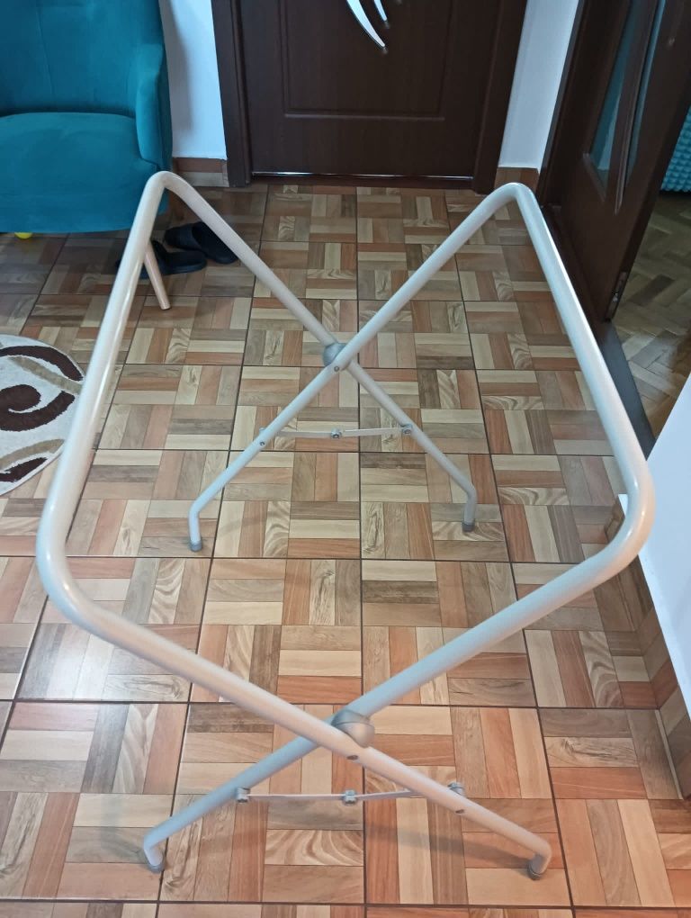 Cădiță cu cadru pentru bebeluși – Practică și sigură!