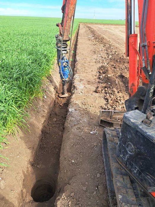 Servicii miniexcavator, sapaturi ,fundatii, santuri apa curent.