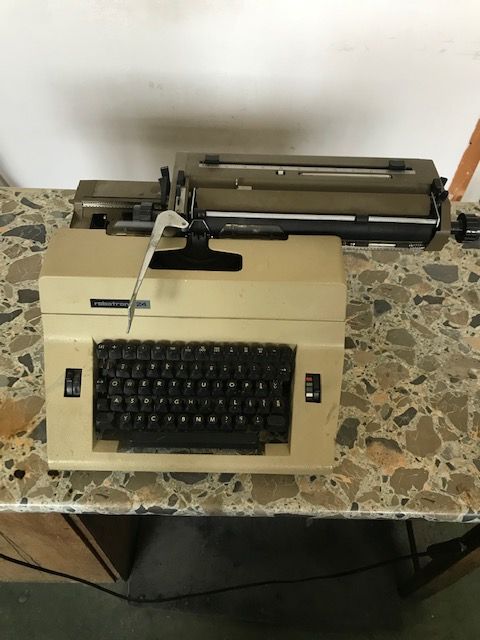 Masina de scris Robotron, ca noua, foarte putin folosita