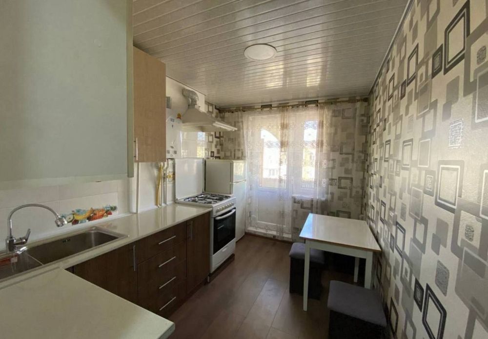 Paxtakor metro bekati oldida