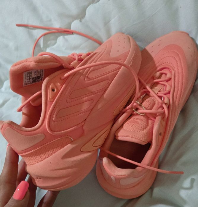 Adidas оригинални дамски сникърси цвят корал 38 номер