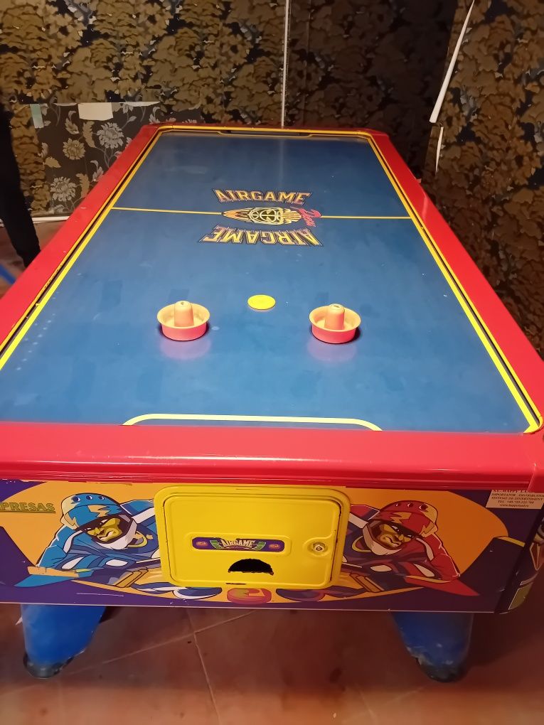 Masă ce air hockey