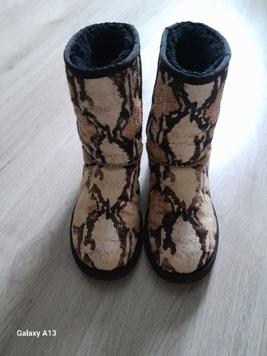 Разпродажба UGG лимитирана серия