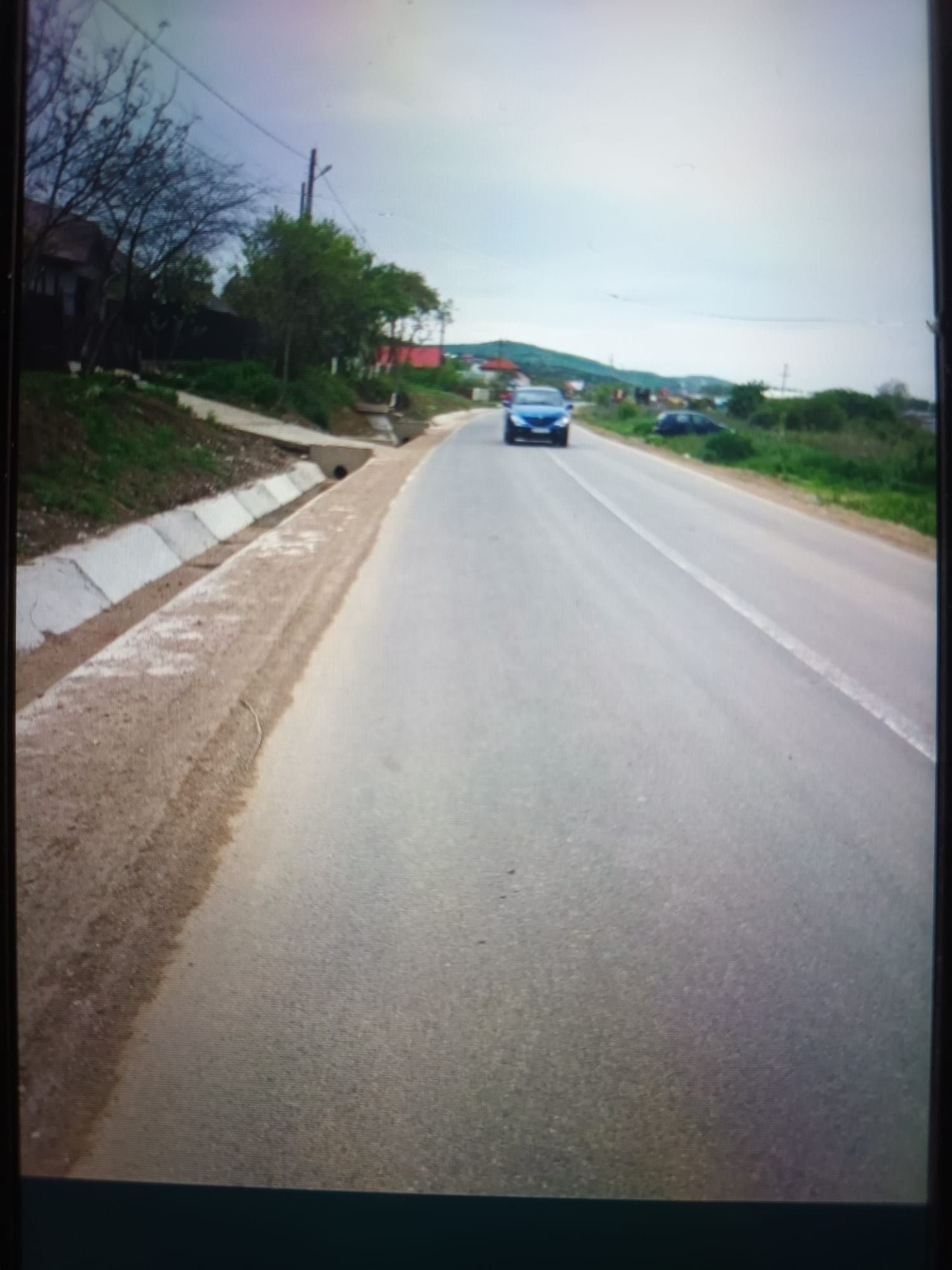 Teren intravilan tomesti la strada