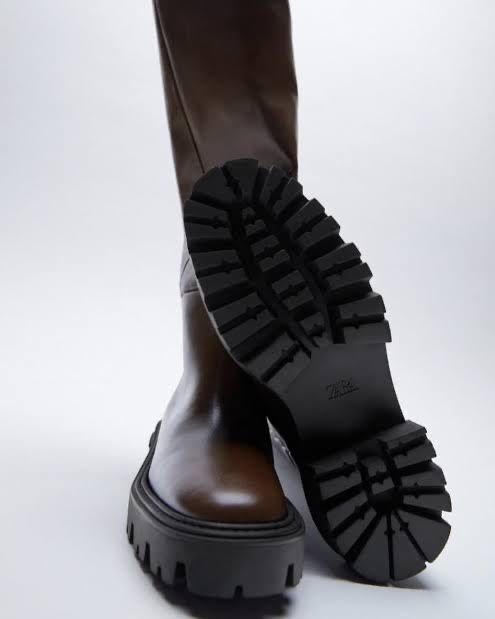 Кожанные сапоги Zara женские