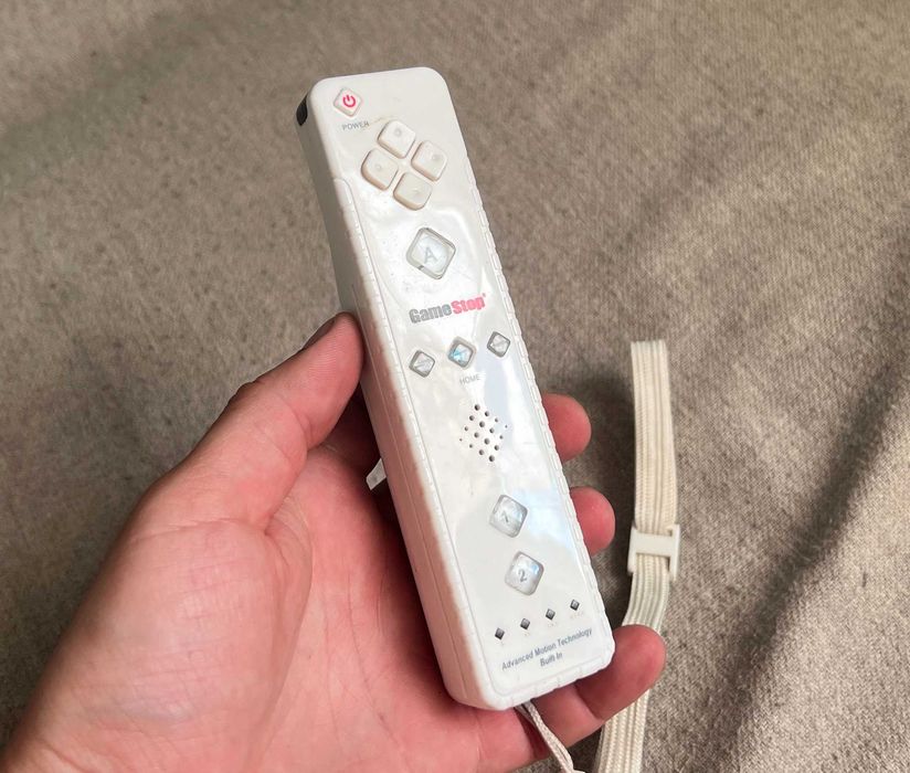Controller Wii compatibil GameStop cu MotionPlus integrat