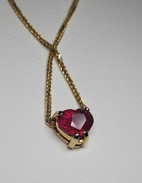 Златен медальон с голям естествен рубин! Сертификат! Нов!