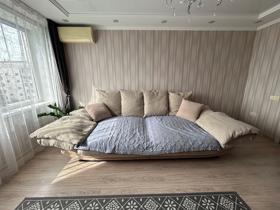 Продам удобный диван премиум класса.