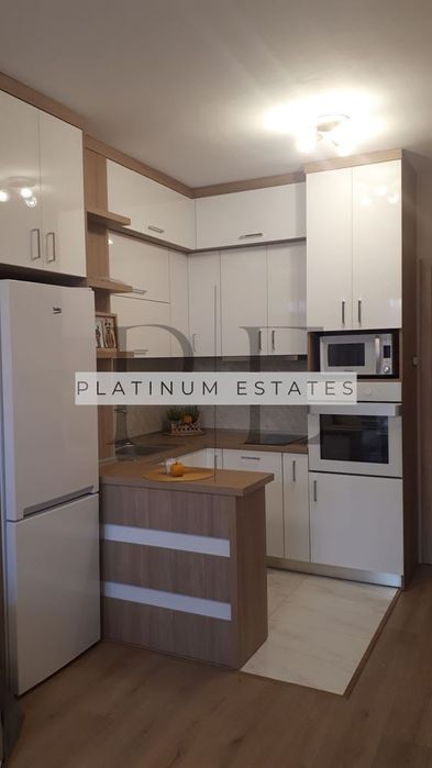 Дава се под наем Двустаен апартамент в София, Витоша - 60 кв.м за 614 € - Снимка #1