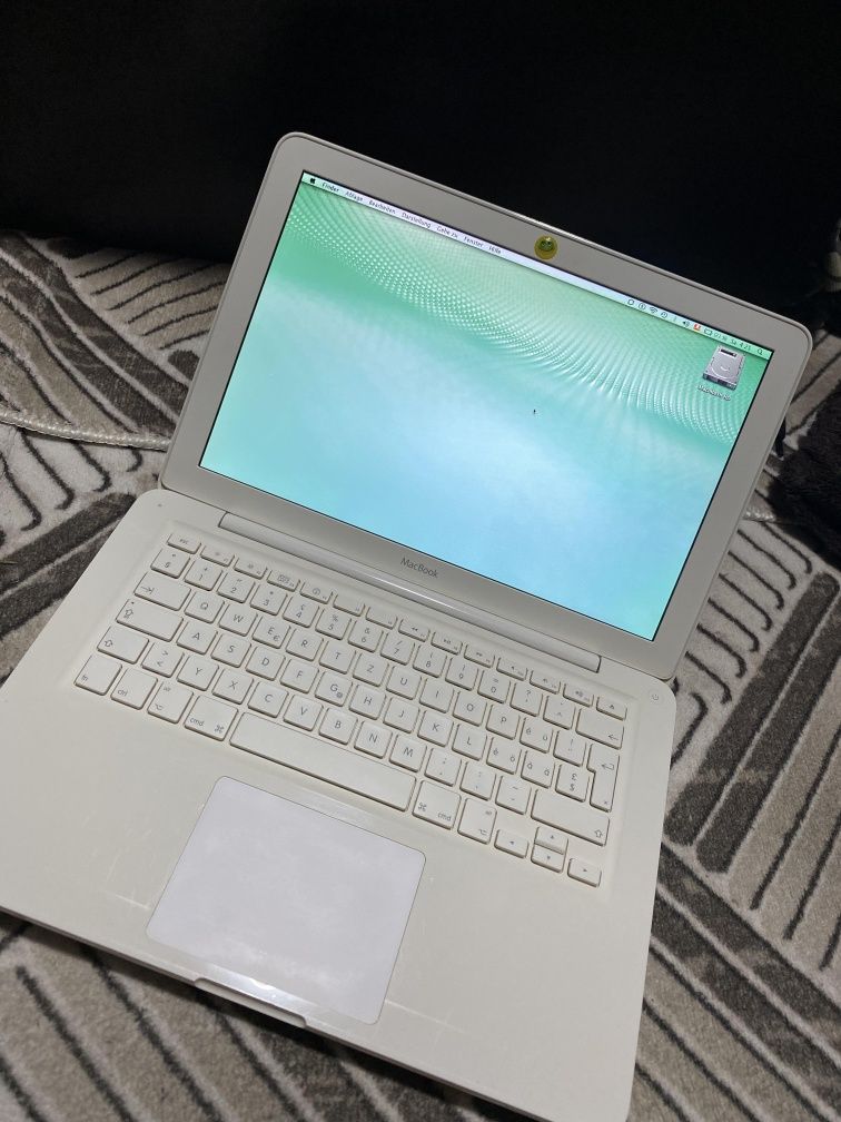 Apple MacBook A1342 13.3"