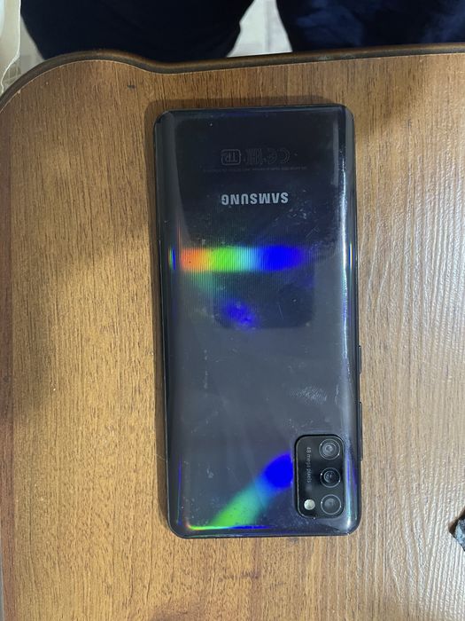 Продам телефон самсунг А41 64гб нужно менять дисплей