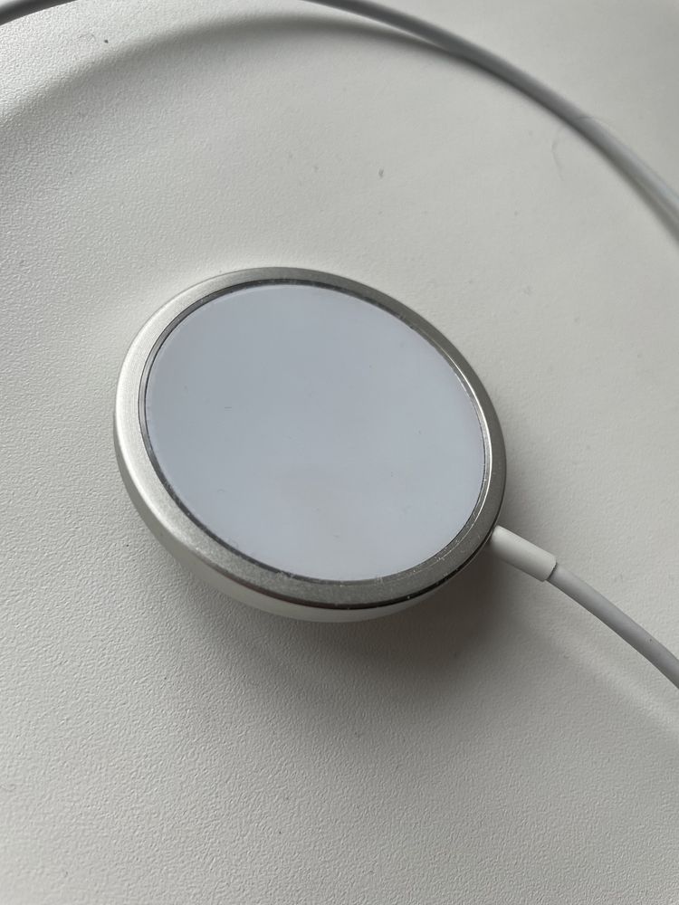 Беспроводная зарядка MagSafe Apple