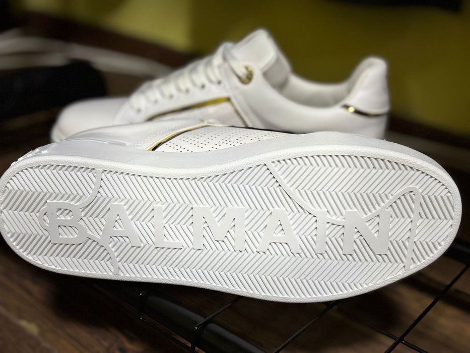 Adidasi Balmain .