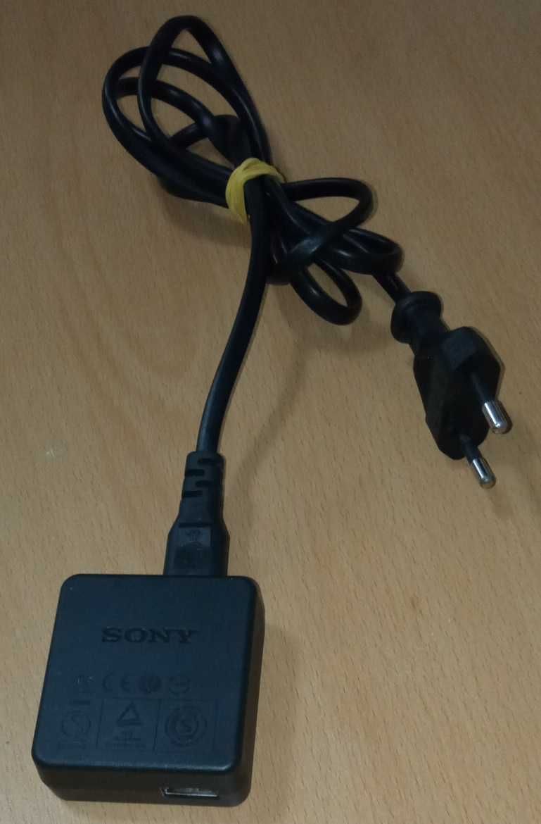 Vand INCARCATOR Original SONY ,Model AC-UB10C,pentru Aparate Foto Sony