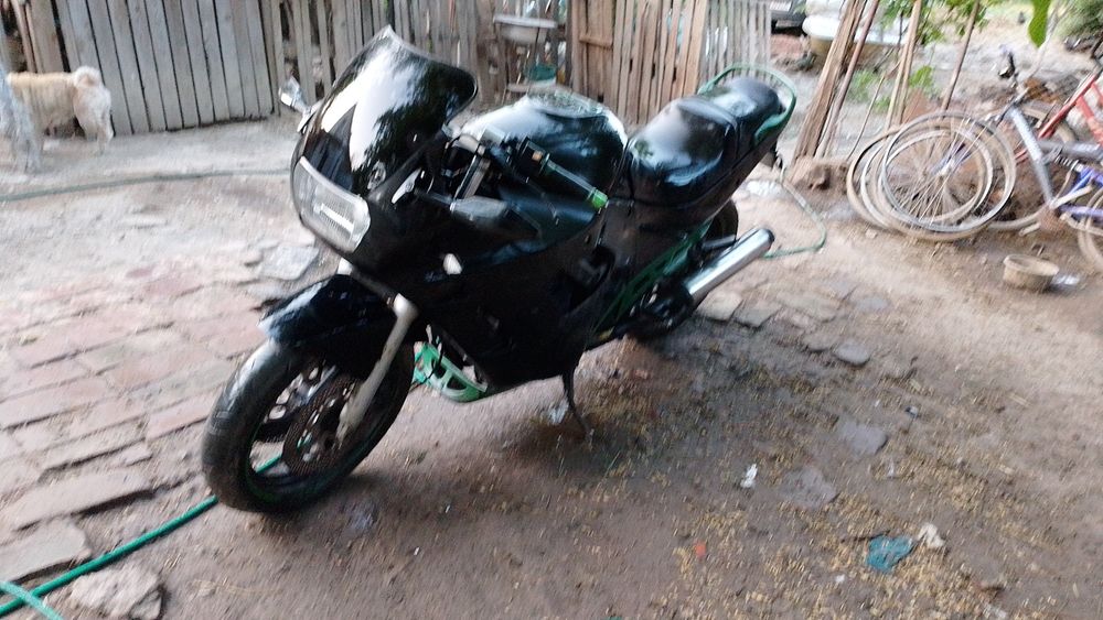 Motocicleta Suzuki gn72 B