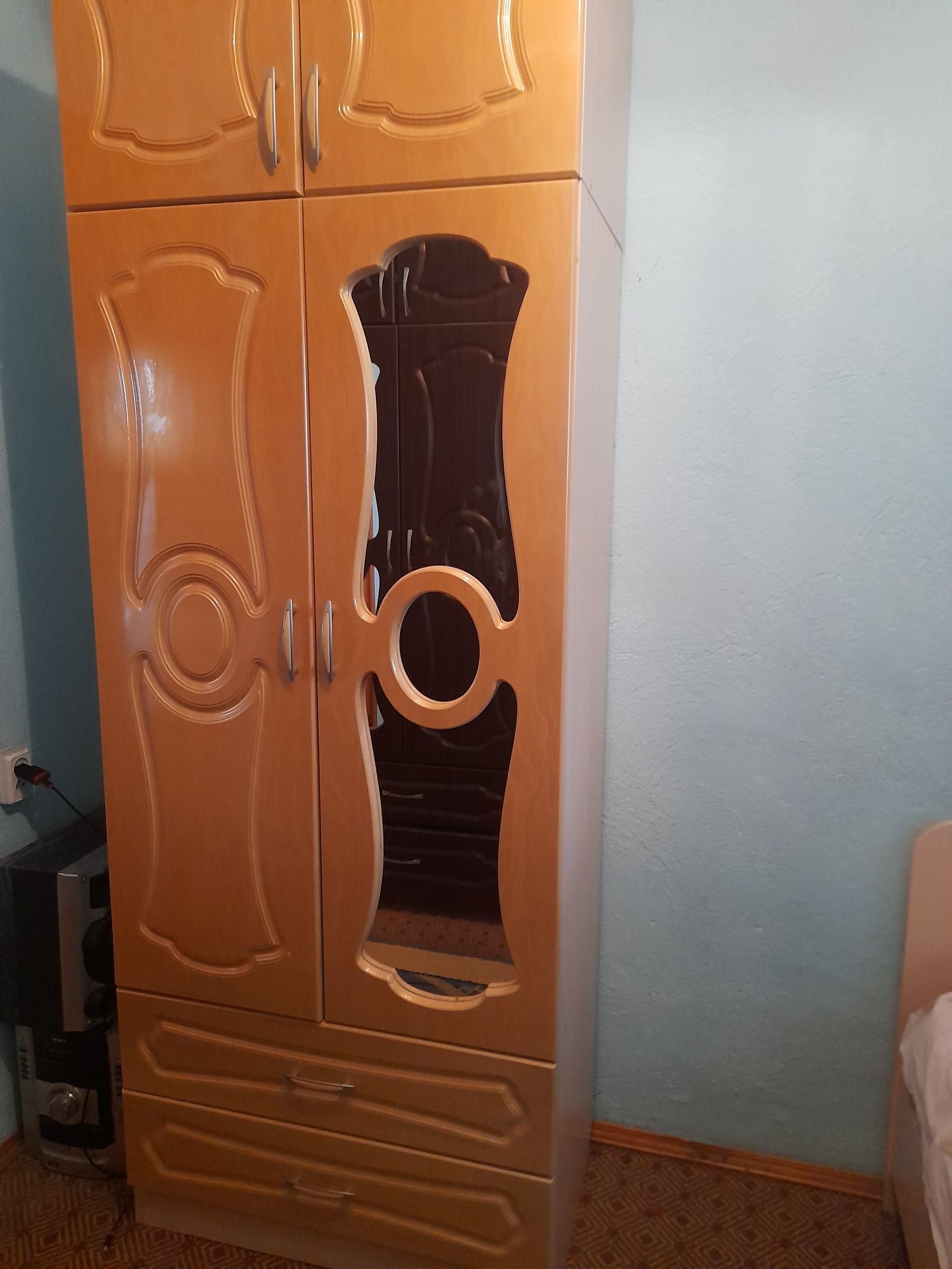 Продам шифанер не дорого