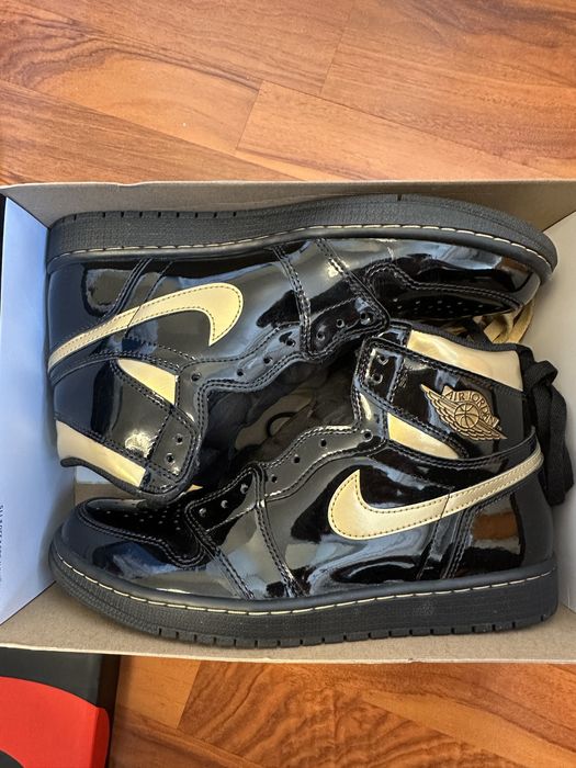 Jordan 1 Metalic Gold