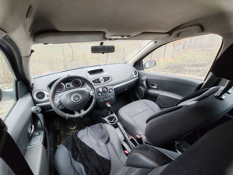 Renault Clio 3 de vânzare pentru piese. 1,5 Diesel. Funcționează .