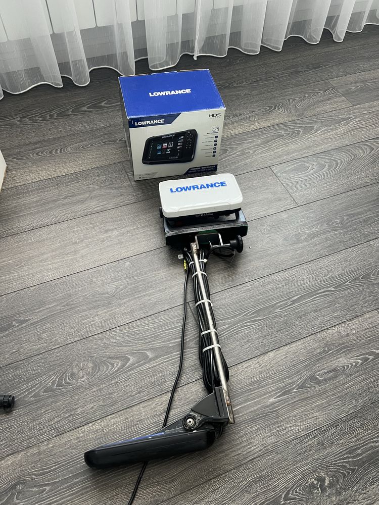 Lowrance hds 7 Carbn cu sonda total scan