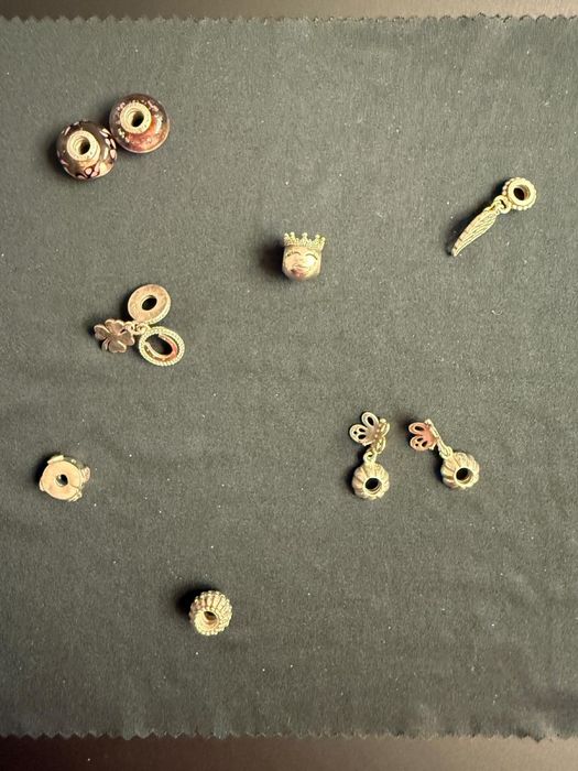 Vand diverse modele bijuterii Pandora, stare foarte buna