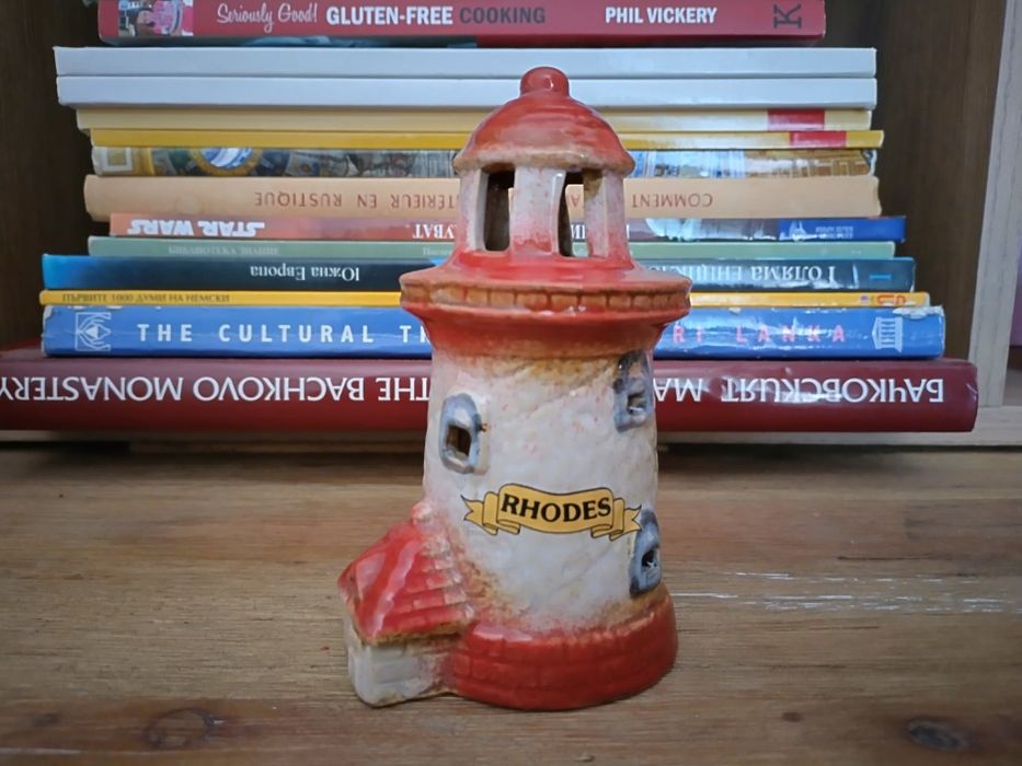 Керамичен свещник фар от остров  Радост