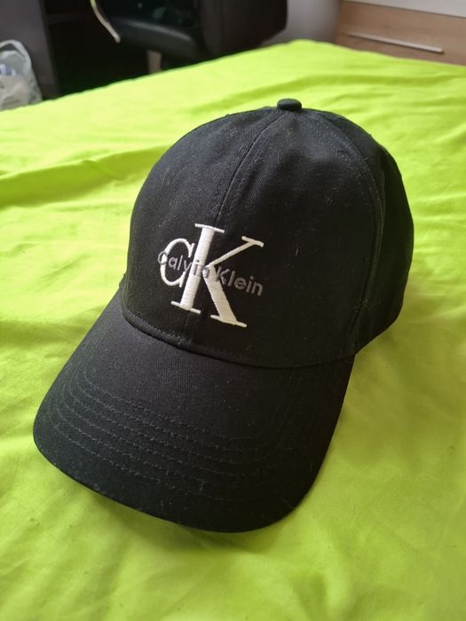 Шапка с козирка Calvin Klein