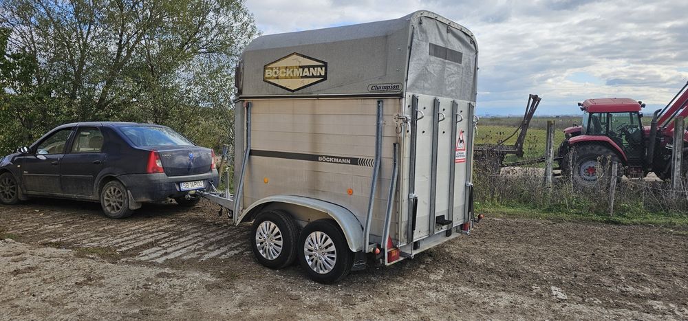 Inchiriez sau Transport animale vi, de vânzare remorca 2cai in Perfect