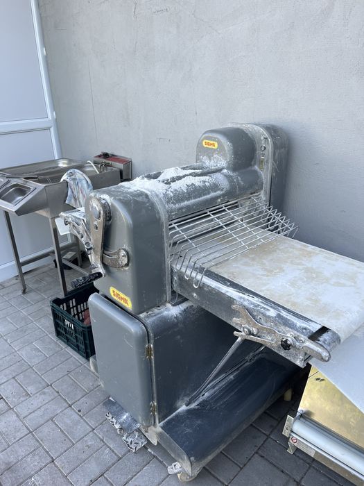 Masina de turat aluat