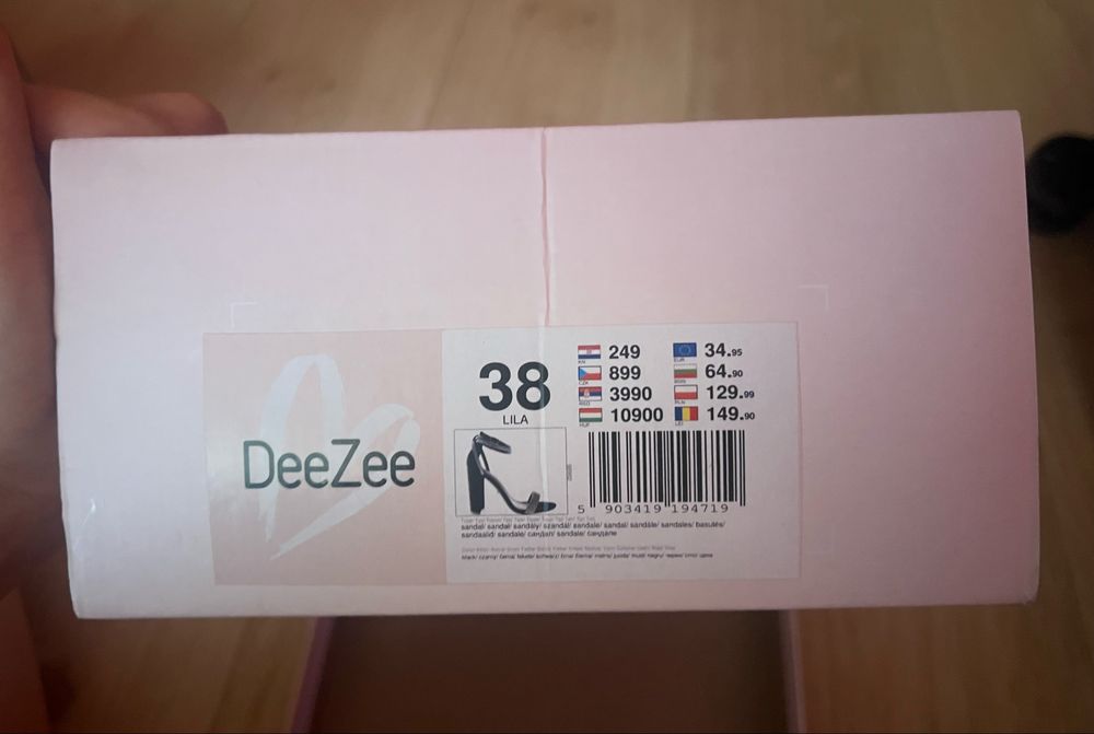 Нови черни велурени сандали с камъчета DeeZee