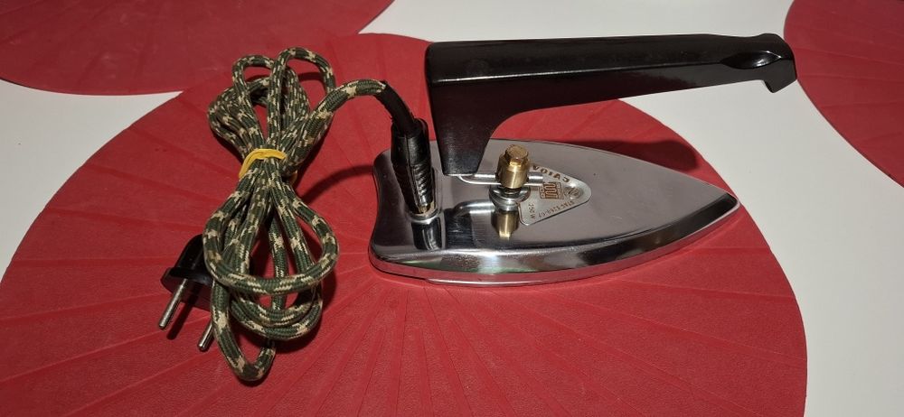 Fier de călcat pentru voiaj romanesc