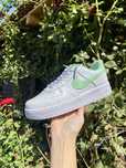 Air force 1 - albi cu logo-ul verde