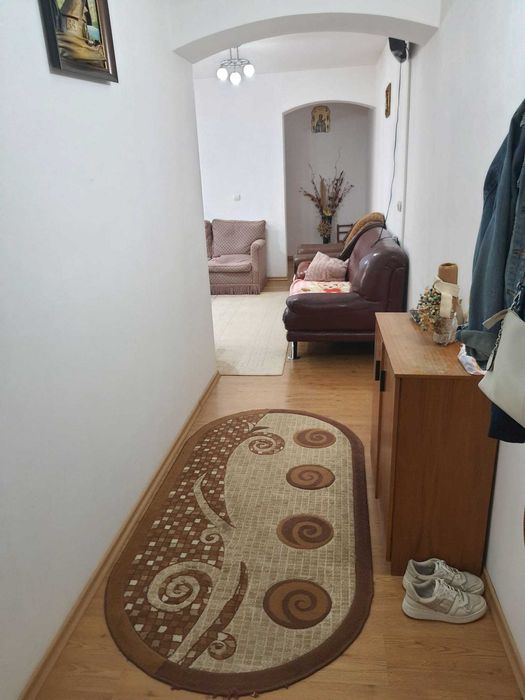 Închiriez apartament